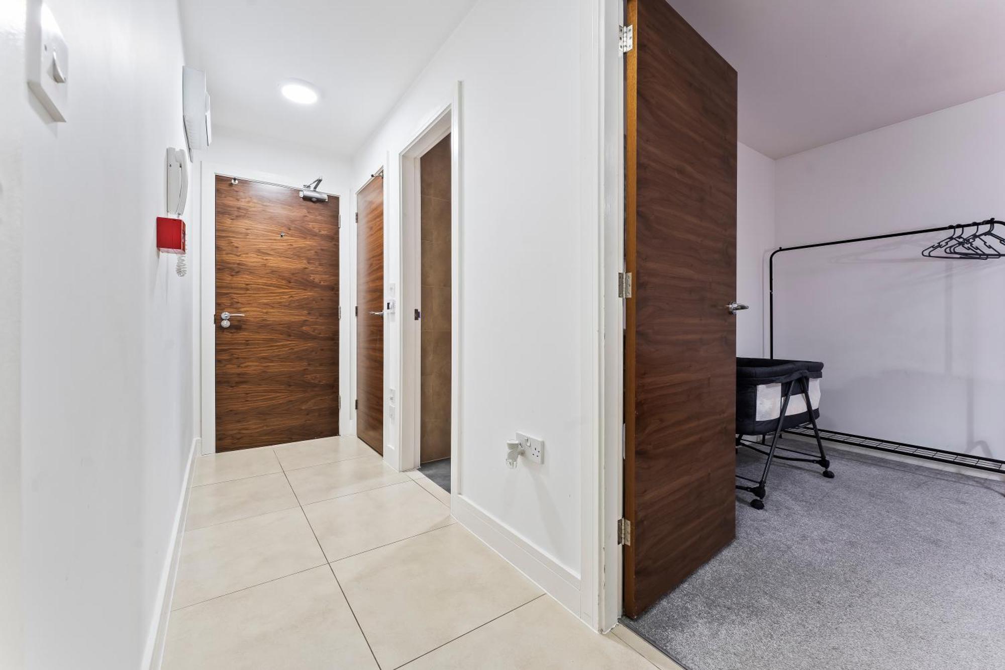 Bloom Court -sleeps 4-free Parking With Workstation & High-speed Wifi Birmingham