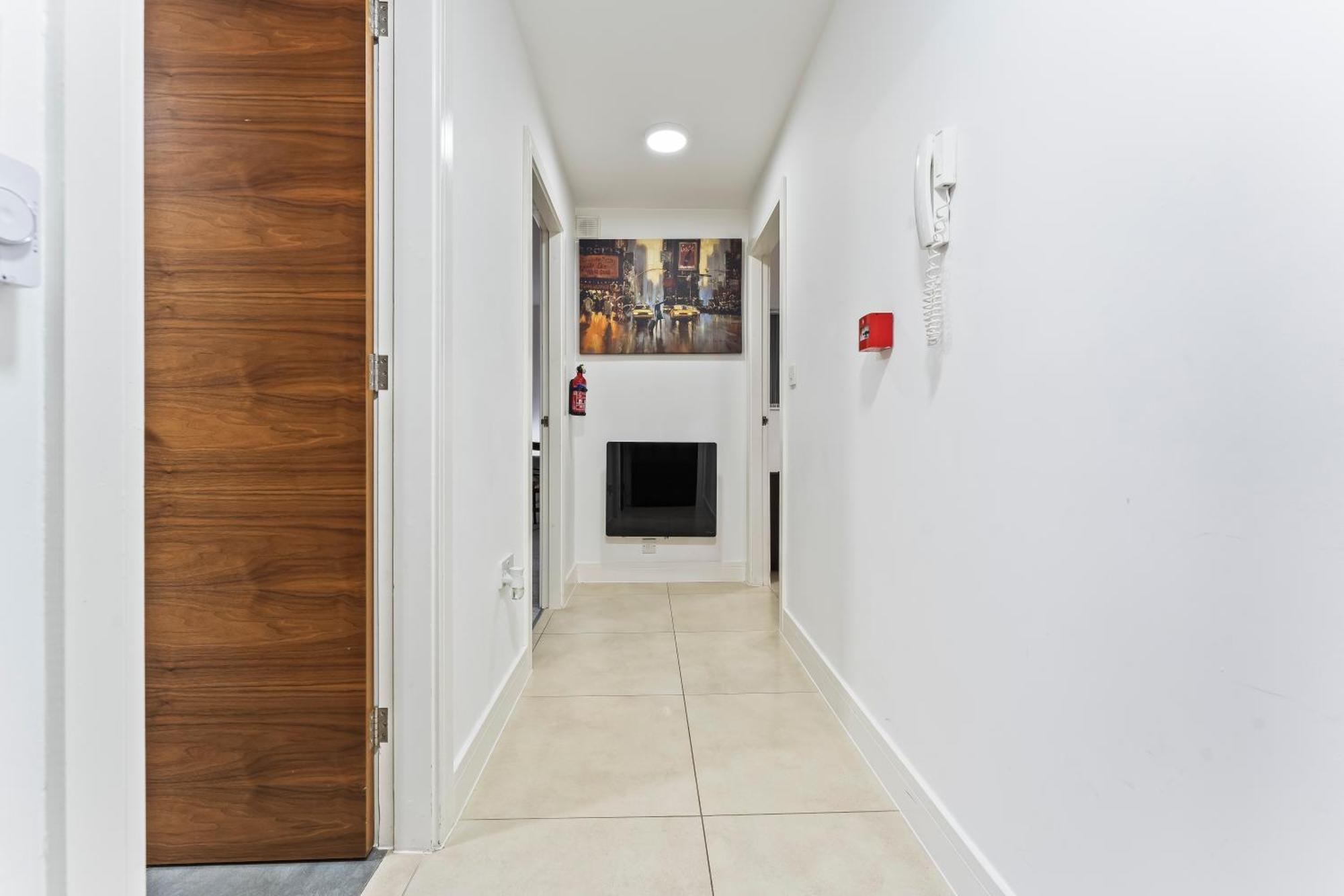 Bloom Court -sleeps 4-free Parking With Workstation & High-speed Wifi Apartment *