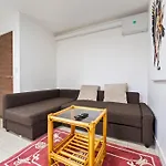 Bloom Court -Sleeps 4-Free Parking With Workstation & High-Speed Wifi