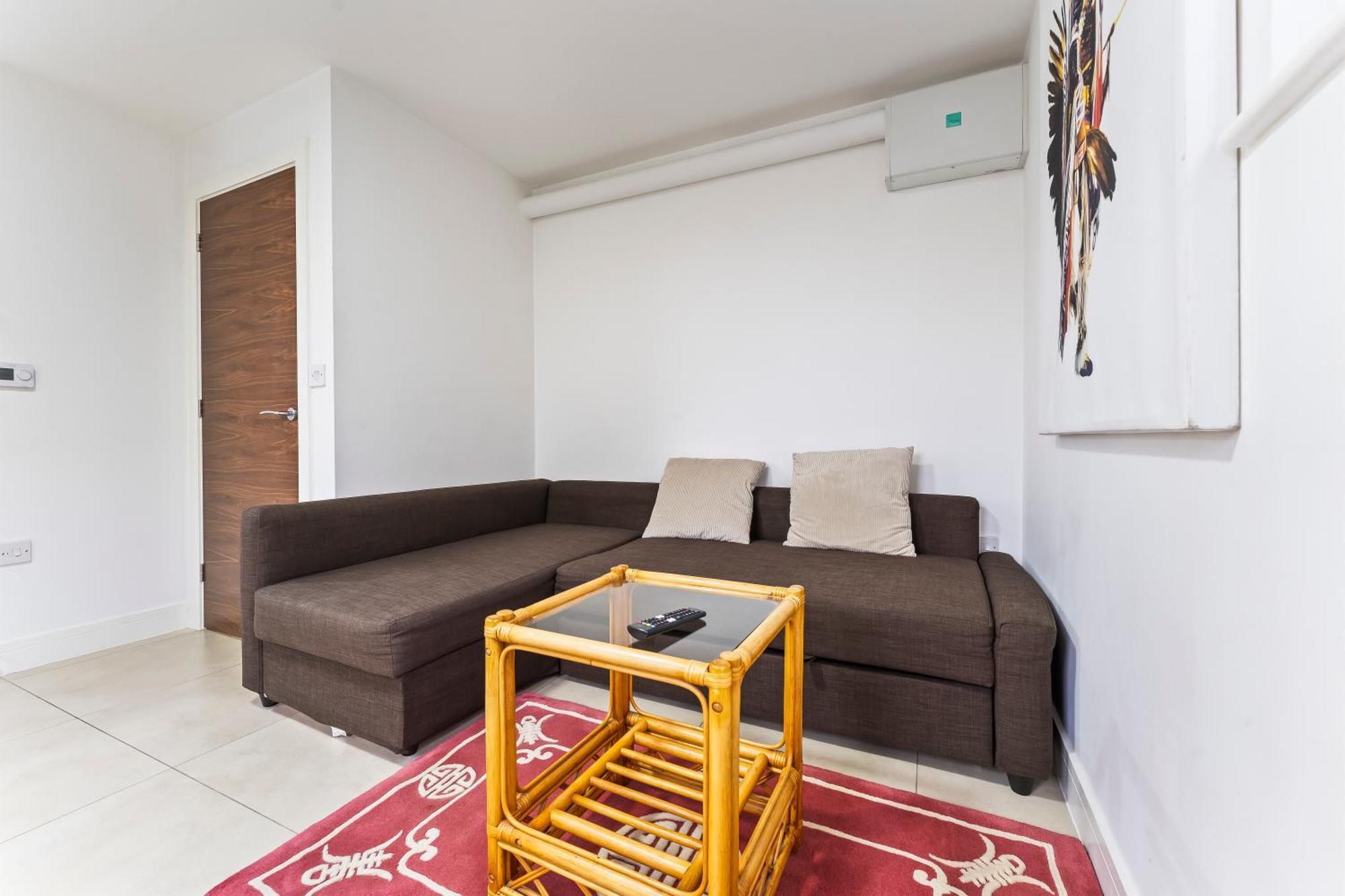 Apartment Bloom Court -sleeps 4-free Parking With Workstation & High-speed Wifi Birmingham