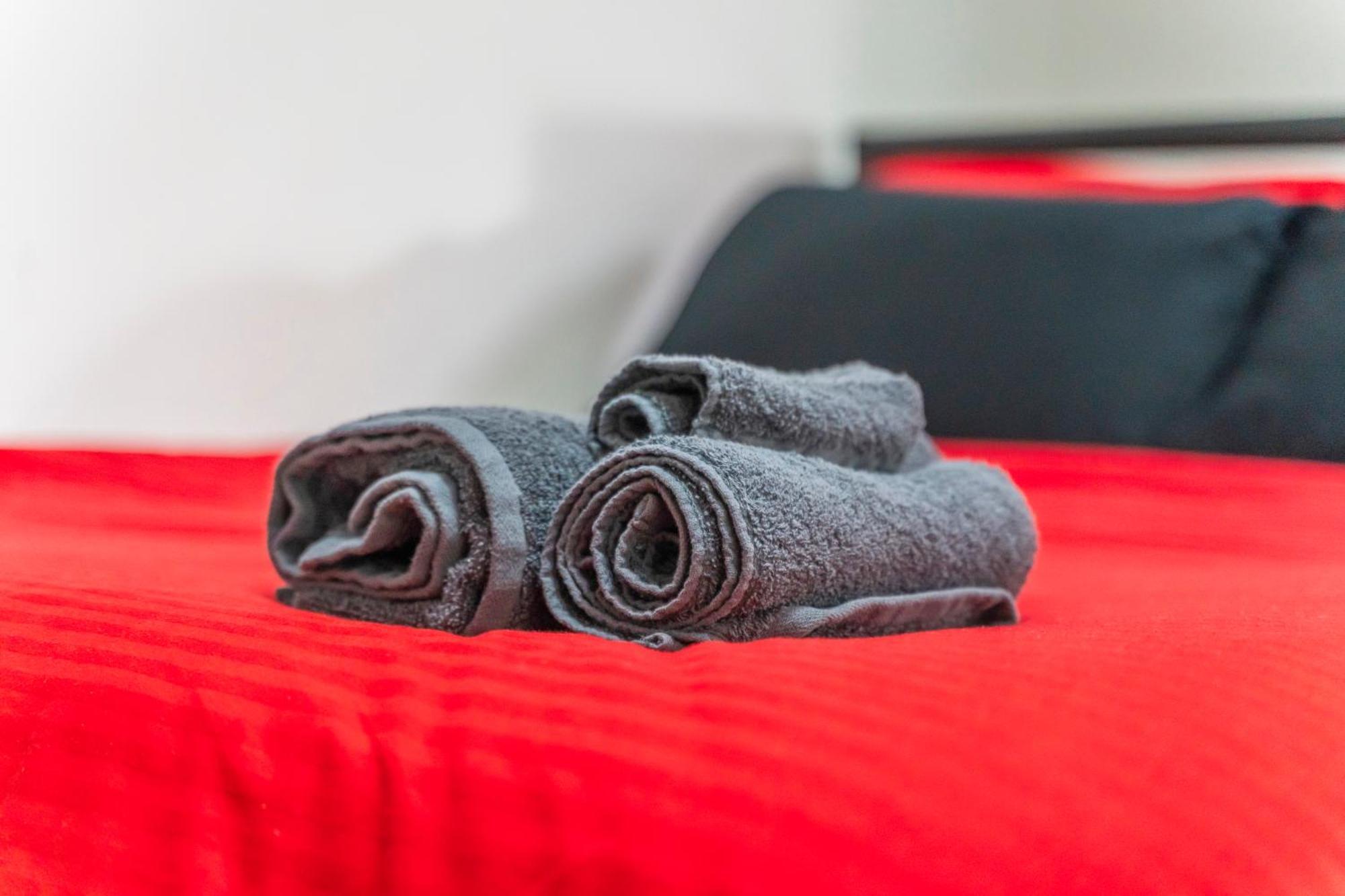 Bloom Court -sleeps 4-free Parking With Workstation & High-speed Wifi Apartment Birmingham