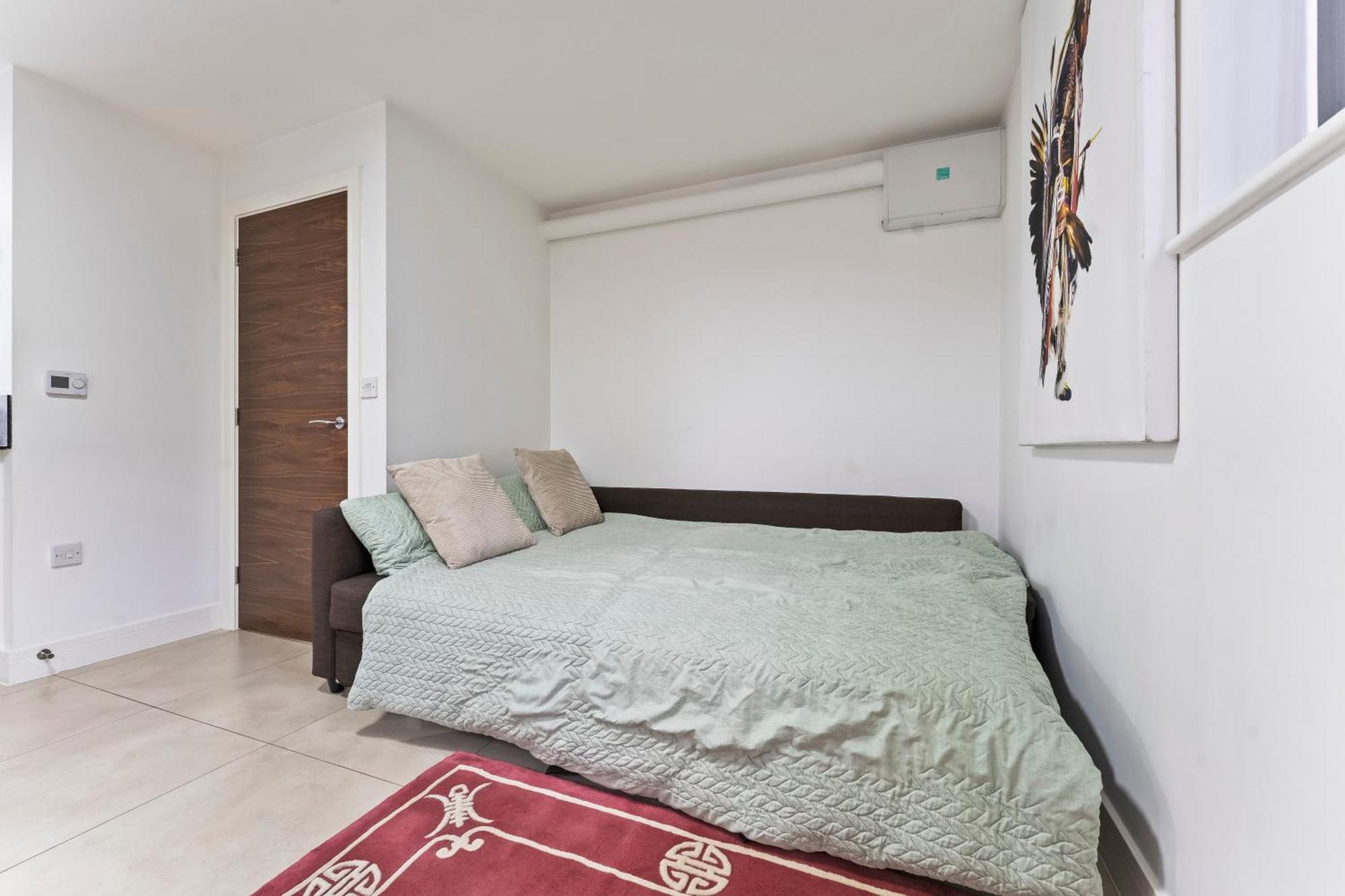 Bloom Court -sleeps 4-free Parking With Workstation & High-speed Wifi Apartment Birmingham