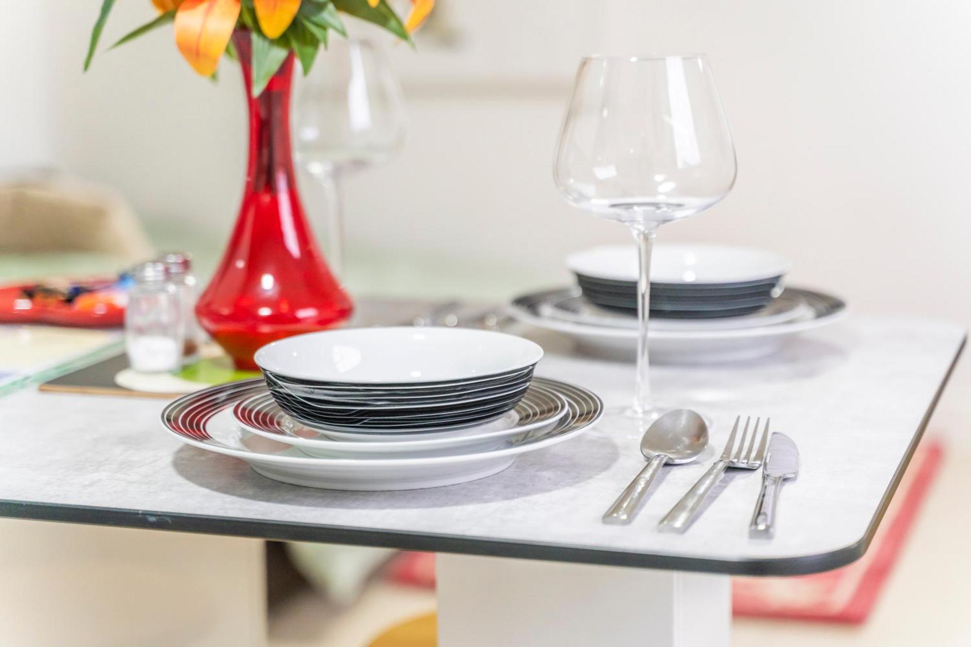 Bloom Court -sleeps 4-free Parking With Workstation & High-speed Wifi